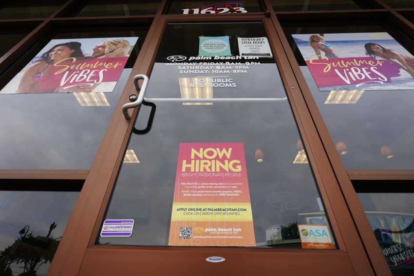 U.S. jobless claims near pandemic low as economy strengthens