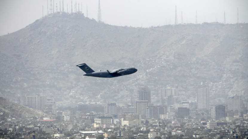Desperate Afghans still await flights to flee Taliban