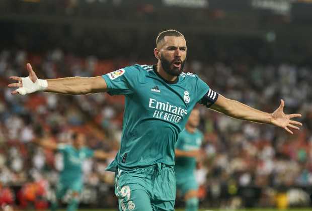 Benzema's Late Winner Sends Real Top