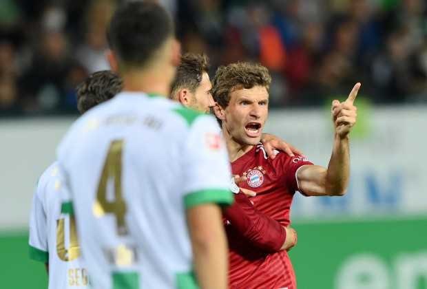 10-Man Bayern Secure Fifth Successive Victory