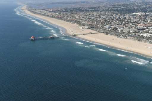 Surfers sidelined as California races to clean up oil spill