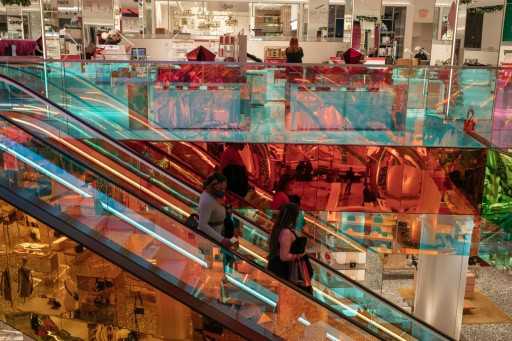 U.S. retailers scramble ahead of festive season