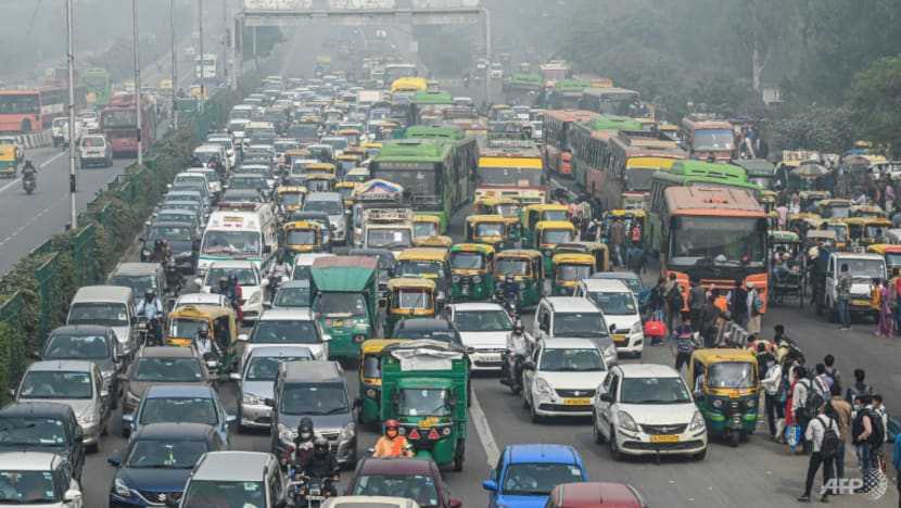 Delhi shuts schools as pollution 'emergency' looms