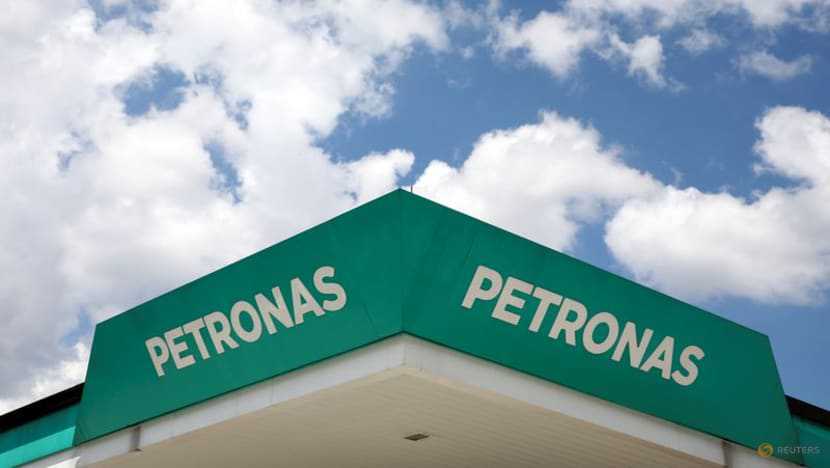Malaysia's Petronas awards two design contracts for Sabah LNG project