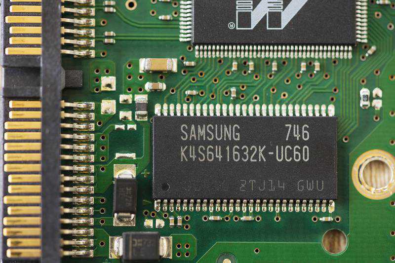 Samsung poised for best fourth quarter yet on strong semiconductor demand