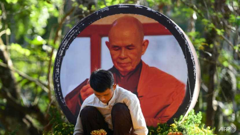 Vietnamese bid farewell to father of mindfulness