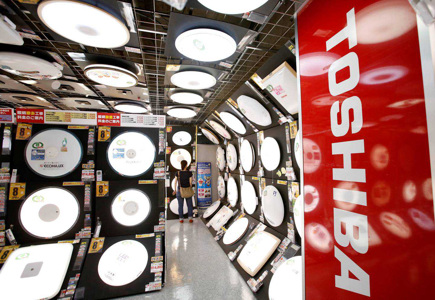 Toshiba abandons three-way split amid shareholder pressure