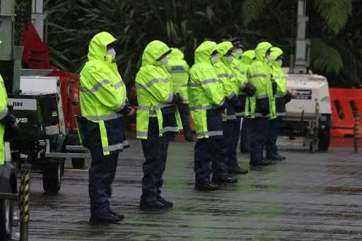 Kiwi cops blast use of Barry Manilow songs to clear protesters