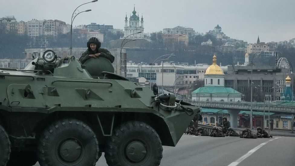Ukraine invasion: Russians close on Kyiv but meet strong resistance