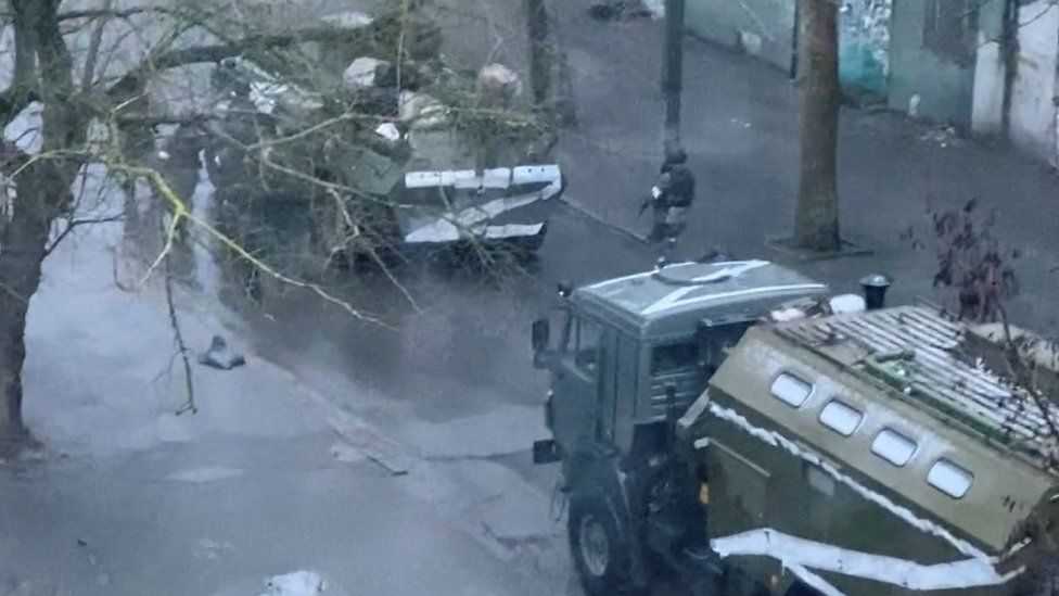 Ukraine: Russian troops take control of key city of Kherson - mayor