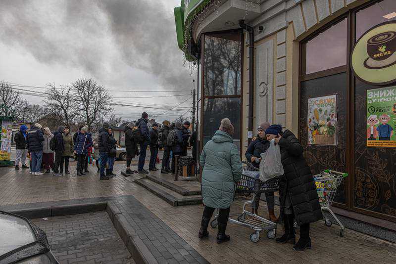 Russians rush to shop amid fears for the future and a free-falling rouble