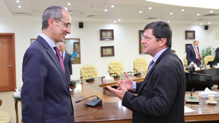 Minister of Communications discusses with STMicroelectronics its investment plans in Egypt