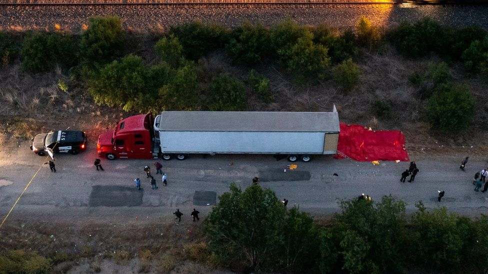 Texas migrant deaths: At least 46 found dead in abandoned lorry