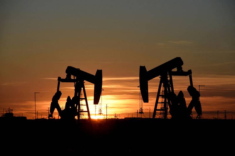Oil swings on tight supply ahead of Fed rate rise