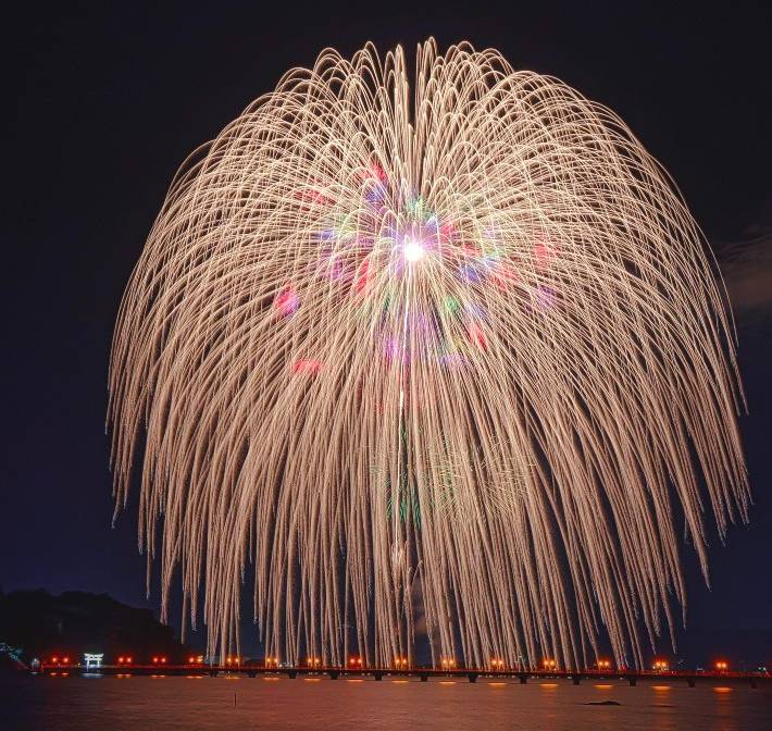 Stunning photo shows the beautiful power of Japan’s biggest fireworks shell