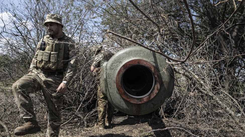 Kherson: Ukraine claims new push in Russian-held region