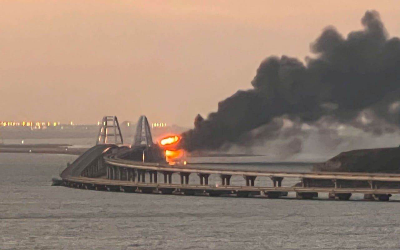Blaze erupts on only bridge linking Crimea to Russia
