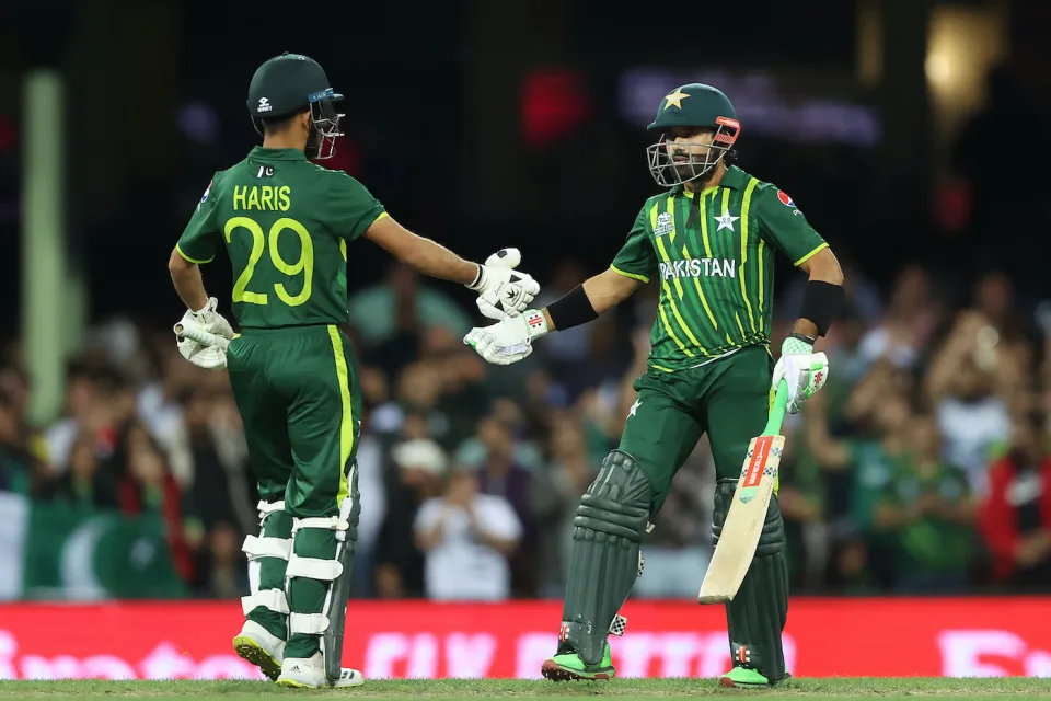 Near-perfect Pakistan make light work of New Zealand to storm into final