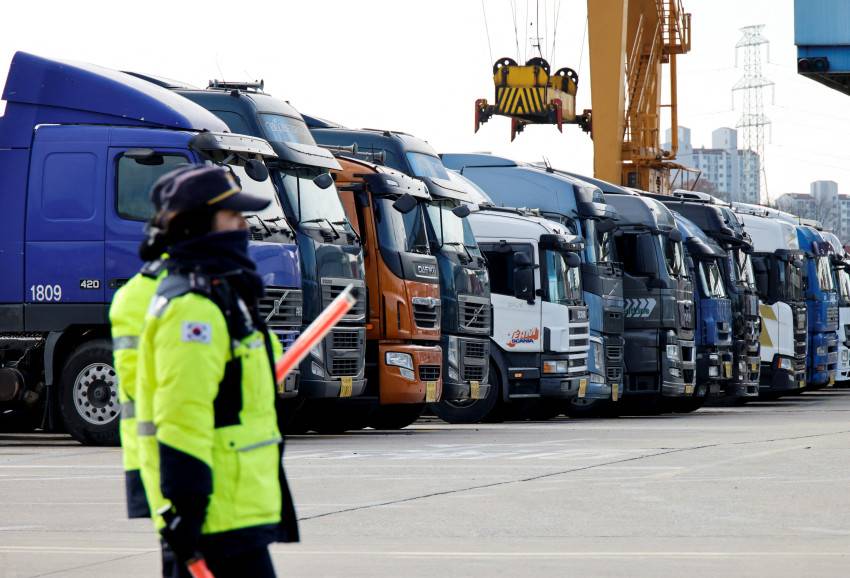 South Korea orders striking steel, petrochemical truckers to return to work