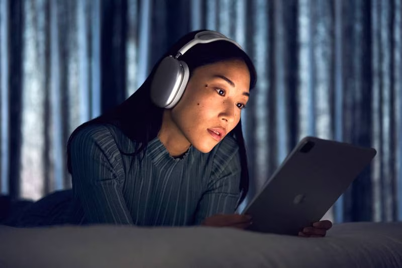 Apple headphones snatched off wearers' heads in New York