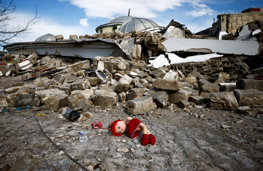 Death toll from Syria-Turkey quake nears 10,000