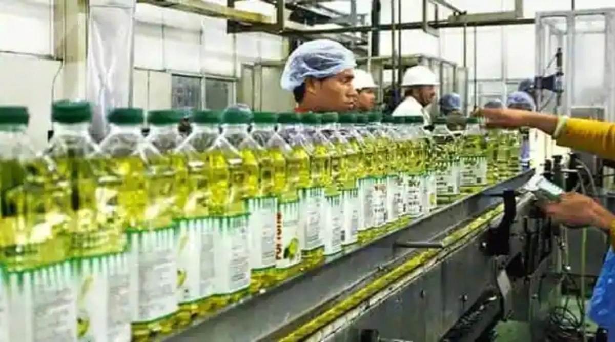 Edible oil price fall spurs rethink on import duty