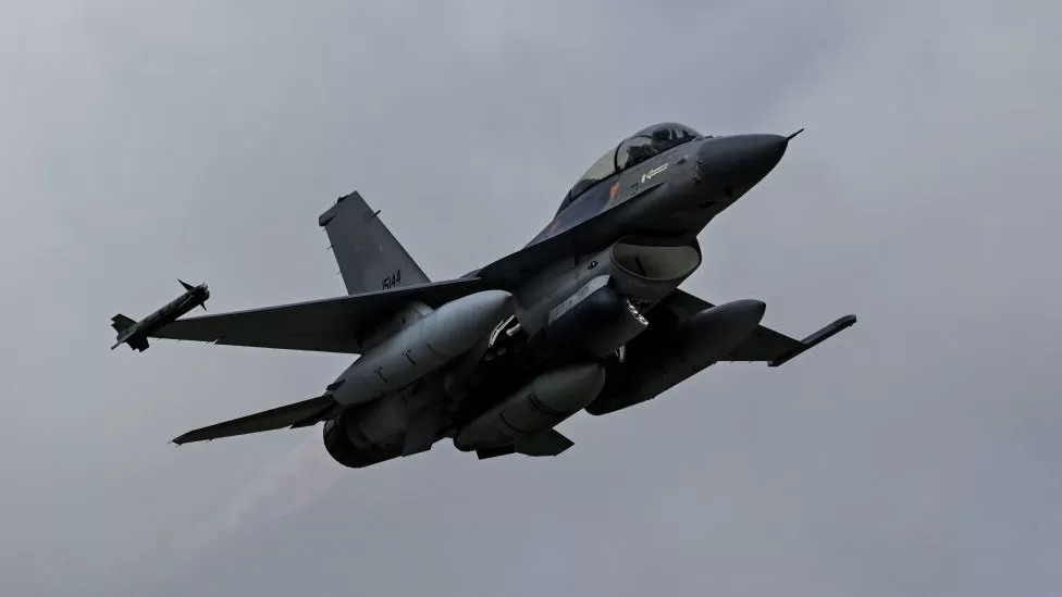 F-16 fighter jets: US lets allies give jets to Ukraine