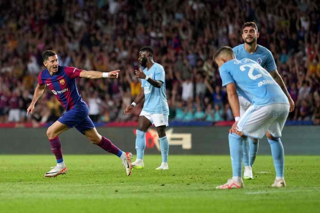 Lewandowski Brace Inspires Barca To Thrilling Comeback