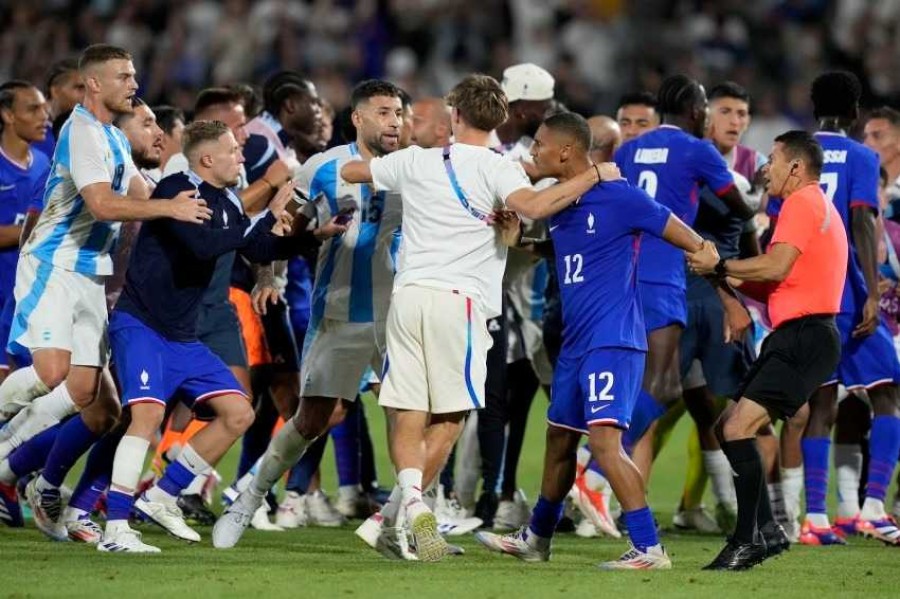 Players Fight After France Beats Argentina 1-0 to Reach Men's Soccer Semifinals