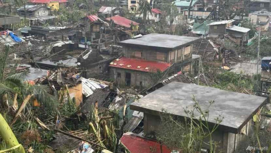 Super typhoon Man-yi set to weaken as it barrels through Philippines