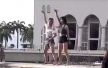 Malaysia expels Chinese for sacrilegious 'hot dance'