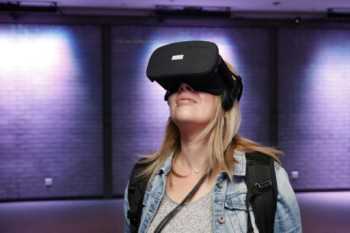 Virtual whale ride helps ease fear of heights: study