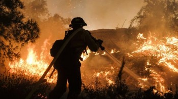 More than 100 large wildfires now burning in US after new blazes erupt