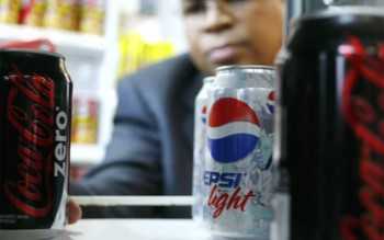 Diet soft drinks tied to lower odds of colon cancer recurrence