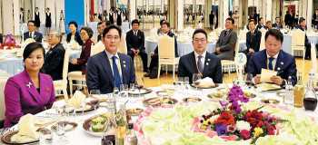 S.Korean Tycoons Meet N.Korea's Top Economic Official