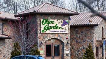 Olive Garden launches mysterious countdown clock, Twitter starts speculating