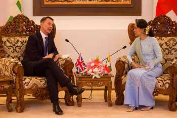 U.K.’s Hunt presses Suu Kyi over justice for Rohingya