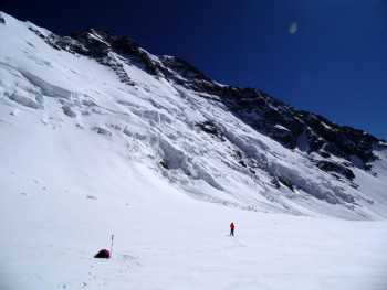 Environment Special / Chilean scientists fight to save glaciers from dust