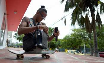 Legless Venezuelan rapper, surfer, overcoming odds in Colombia