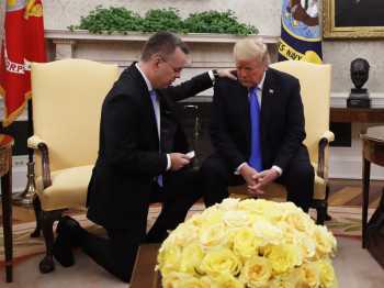 U.S. pastor freed from Turkey prays with Trump in Oval Office