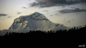 Snowstorm kills nine climbers on Nepal peak