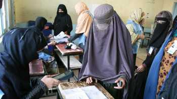Afghans in conservative Kandahar risk lives to vote in delayed poll