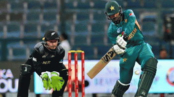 Pakistan beat New Zealand by two runs