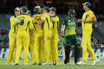 Aussies end losing streak beating Proteas