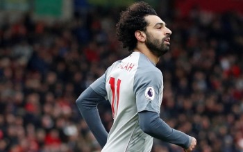 Man City stumble at Chelsea, Salah shoots Liverpool top