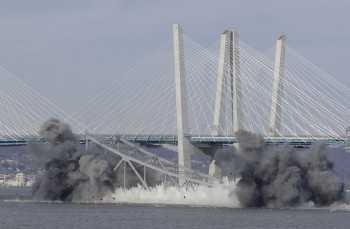 Chunk of Tappan Zee Bridge demolished