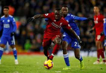 Leaders Liverpool stumble, Chelsea collapse