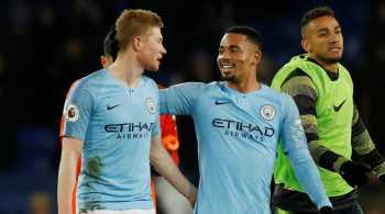 City go top of the Premier League with win at Everton