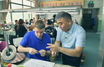 Zhong Liansheng: Living inheritor of traditional handicraft