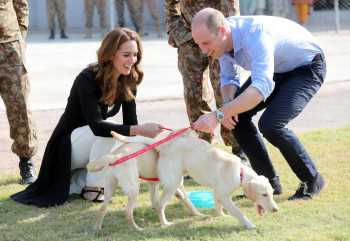 Kate Middleton and Prince William play with Pakistan army dogs on their last day